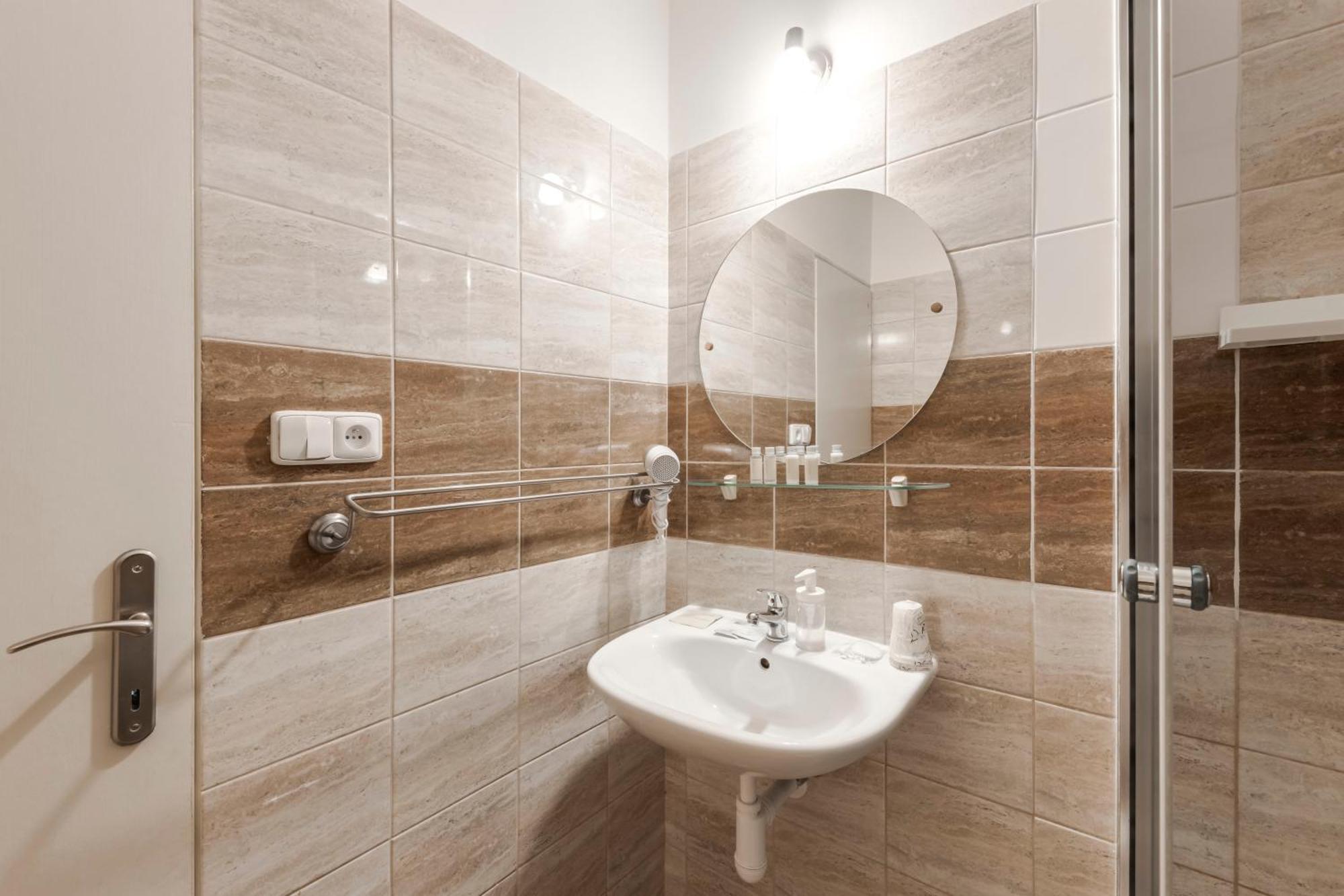 Standard Double Room,989398063:JPEG