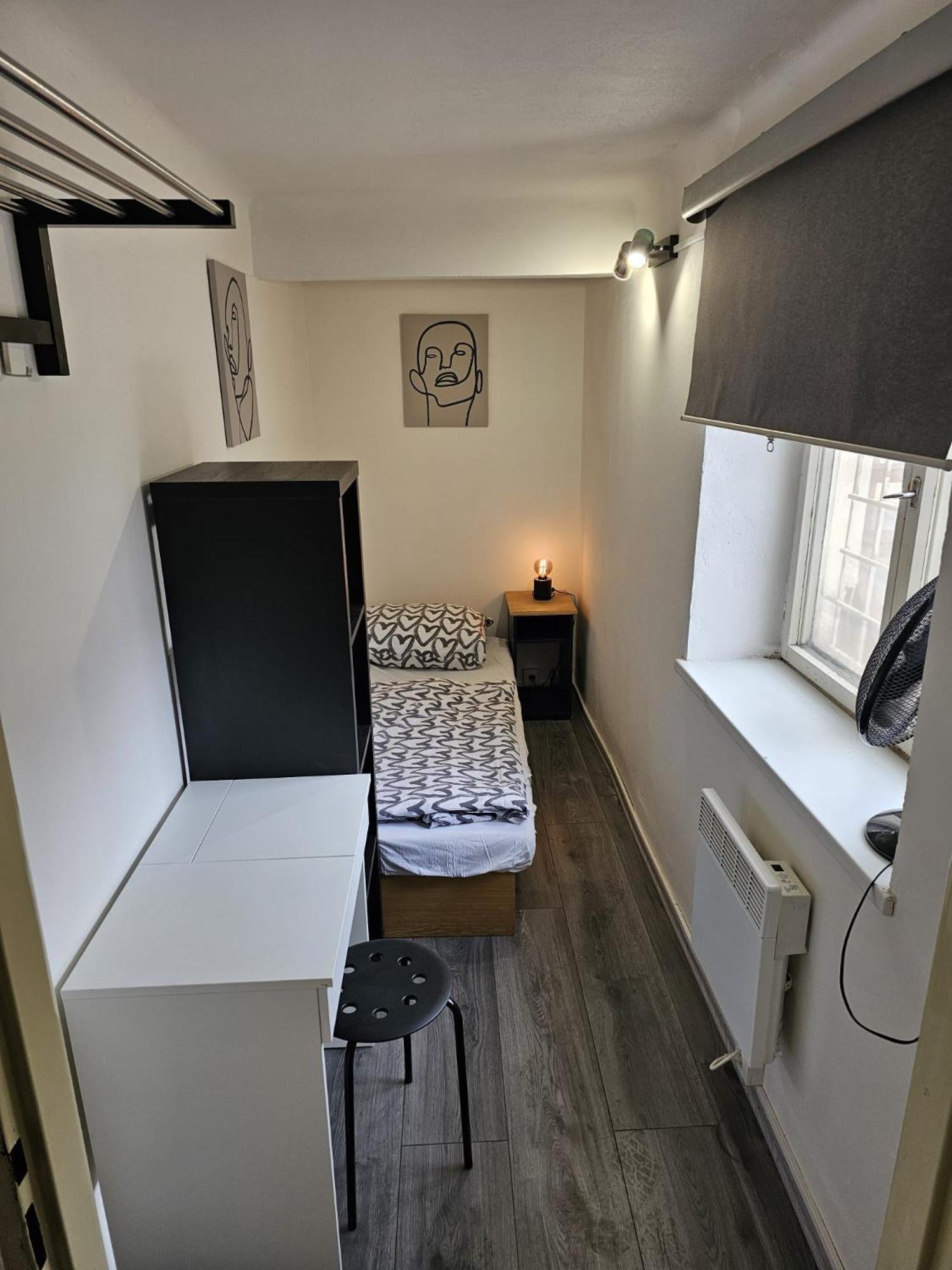 Single Room Shared Shower Toilet