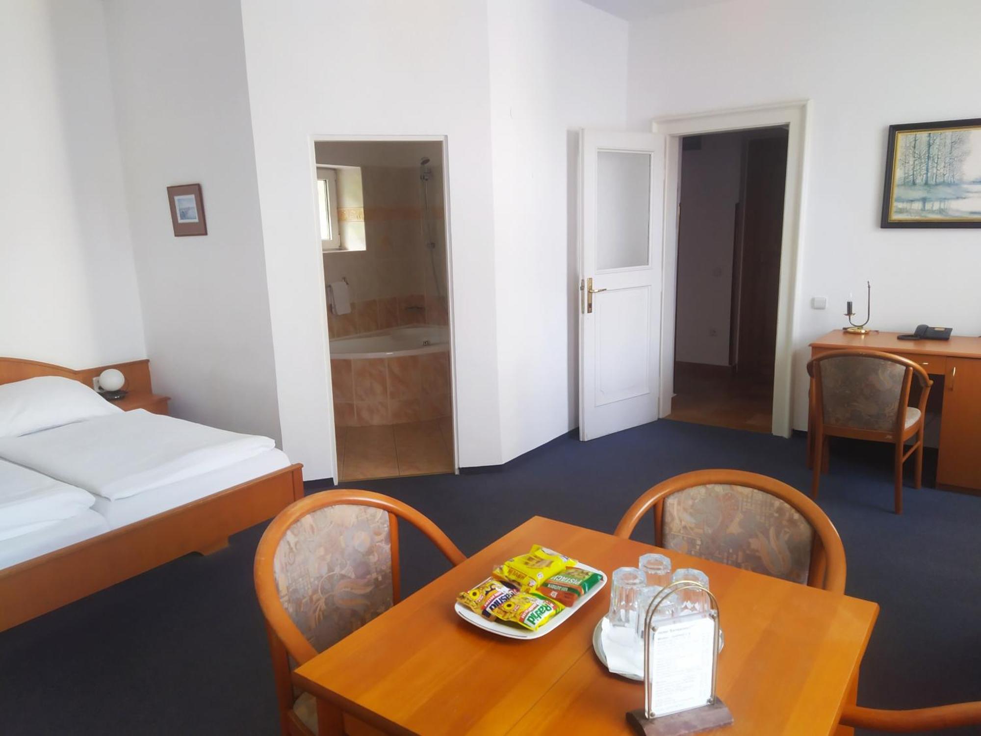 Family Room,1616301071:JPEG