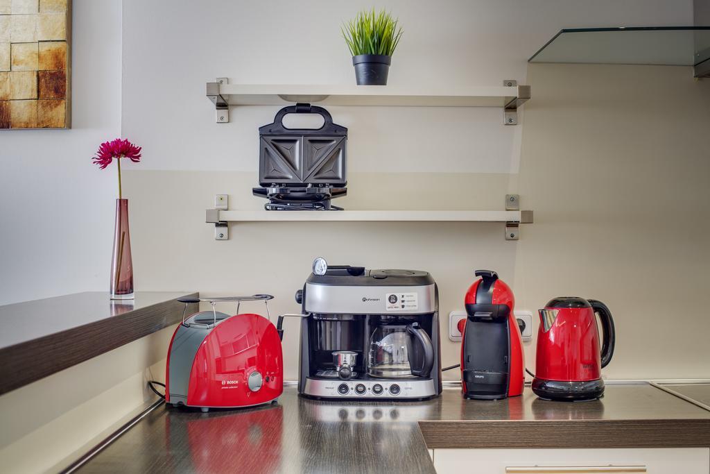 Studio (2 Adults),244631425:JPEG