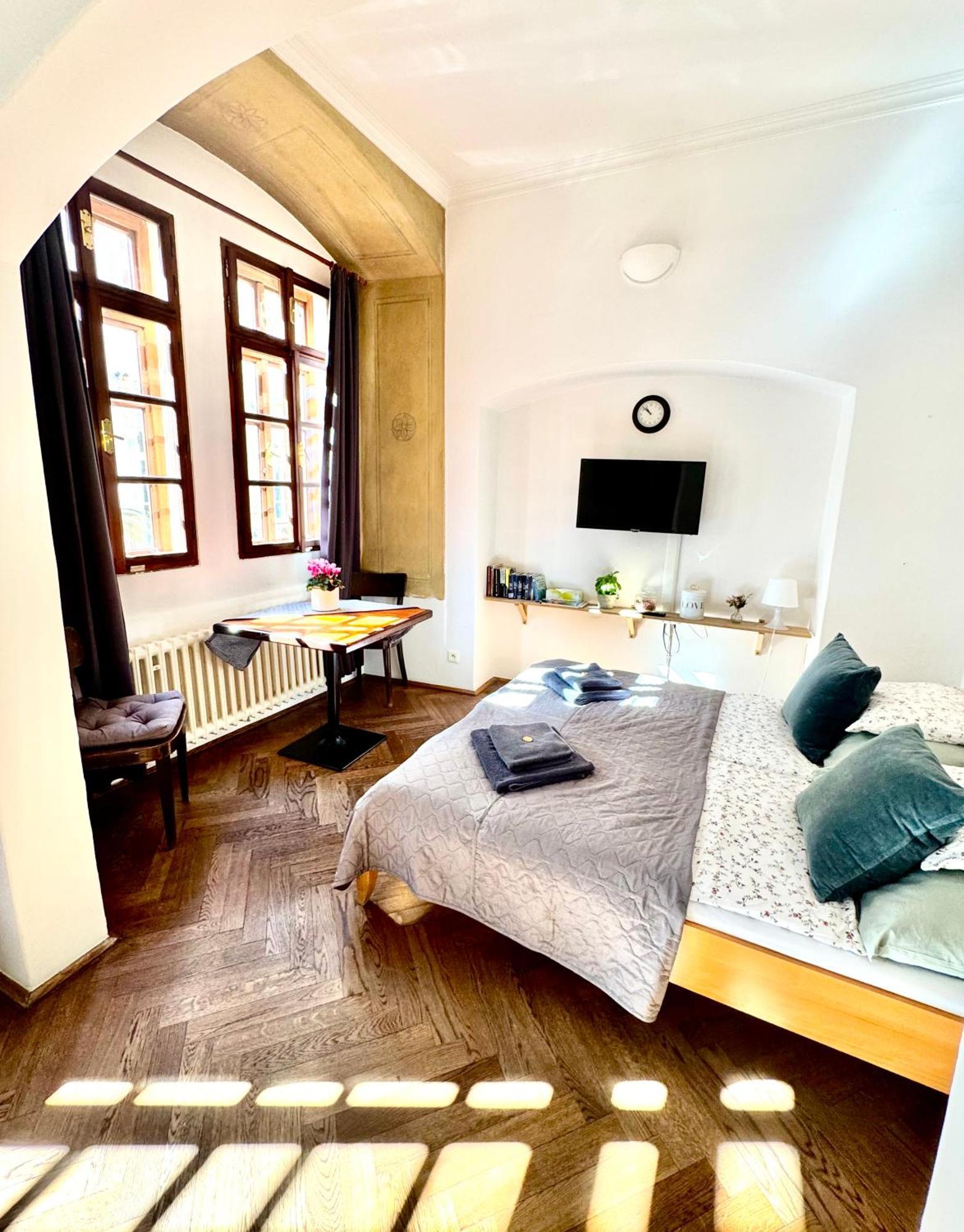 Studio Apartment