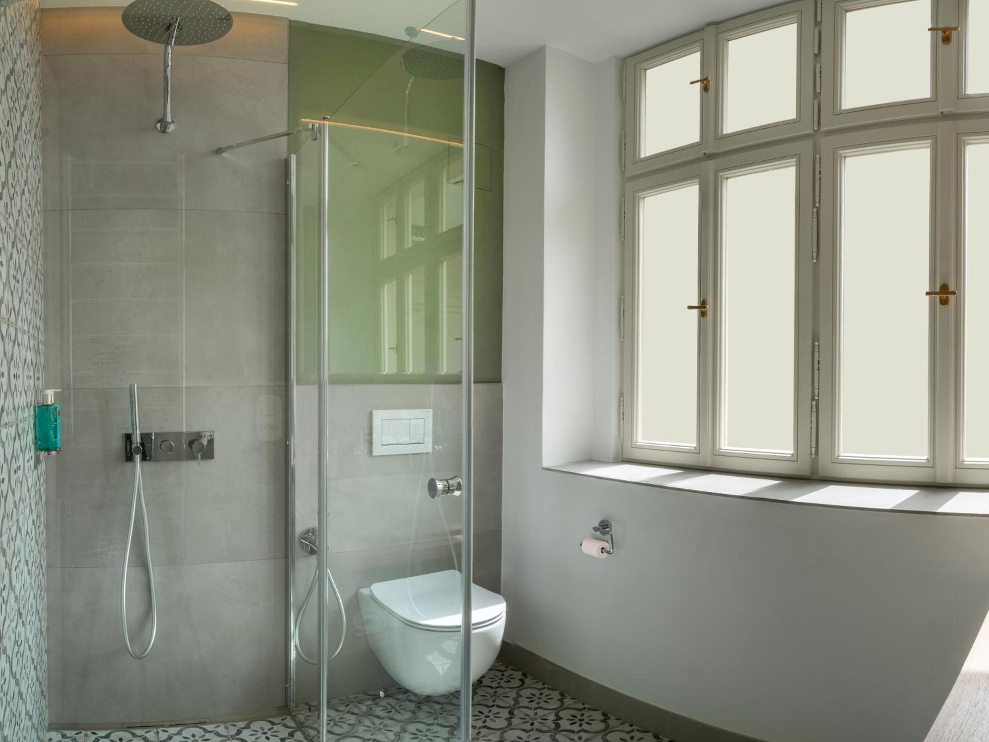 One-Bedroom Suite,1682930402:JPEG
