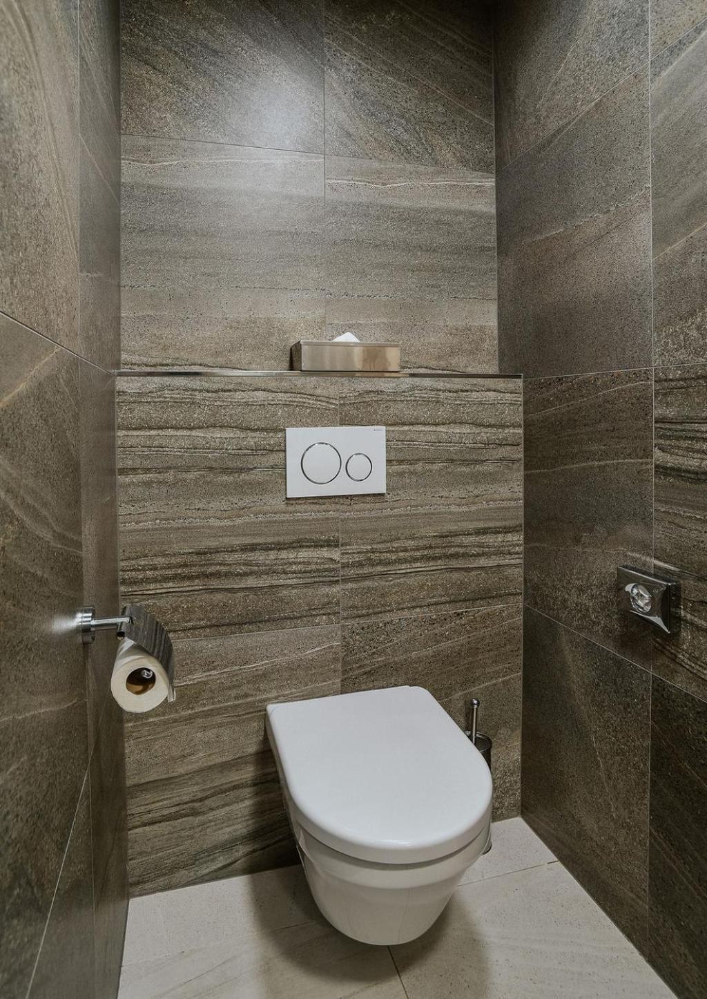 Deluxe Suite Pool Access