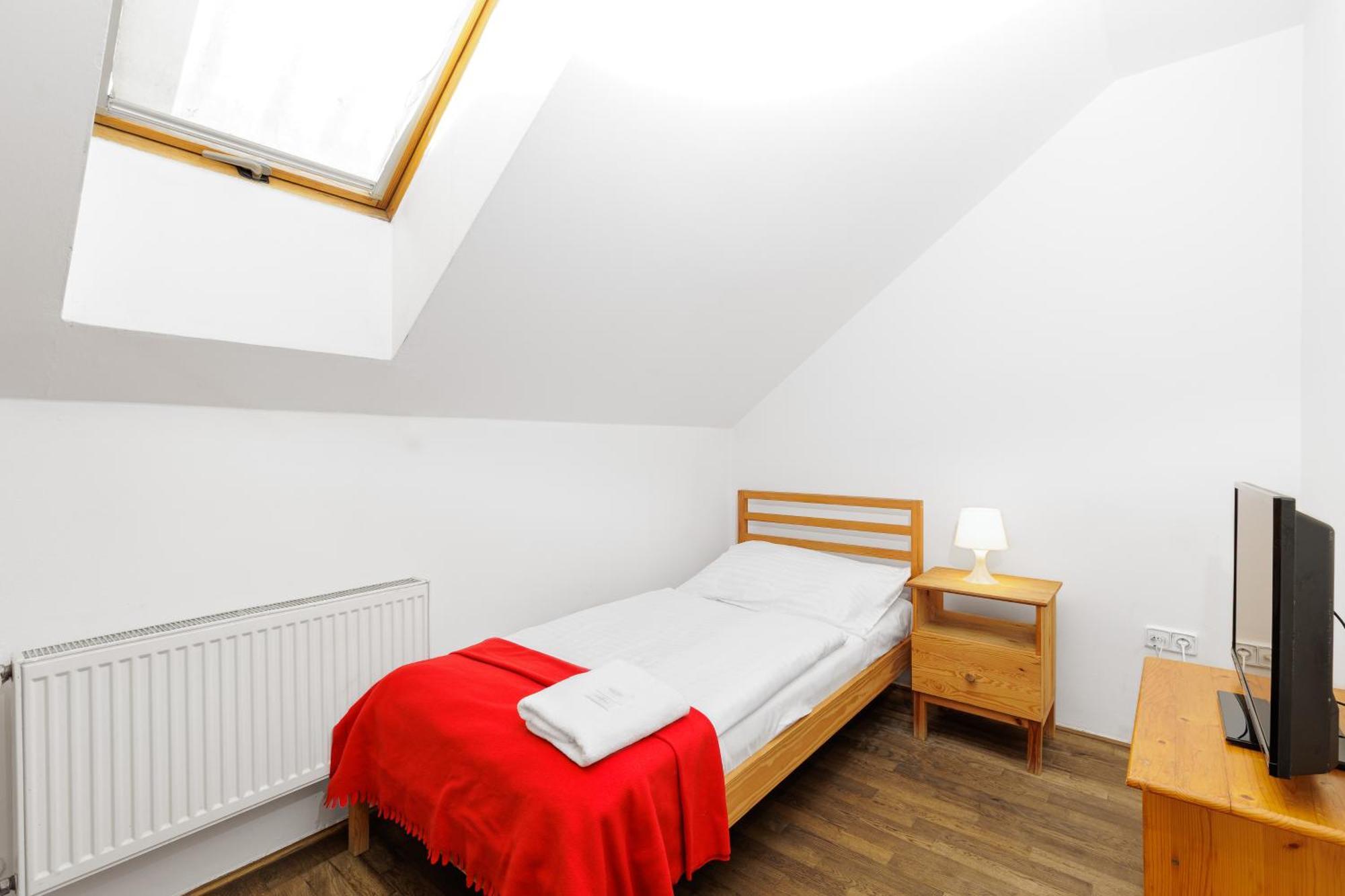 Single Room,1765855889:JPEG