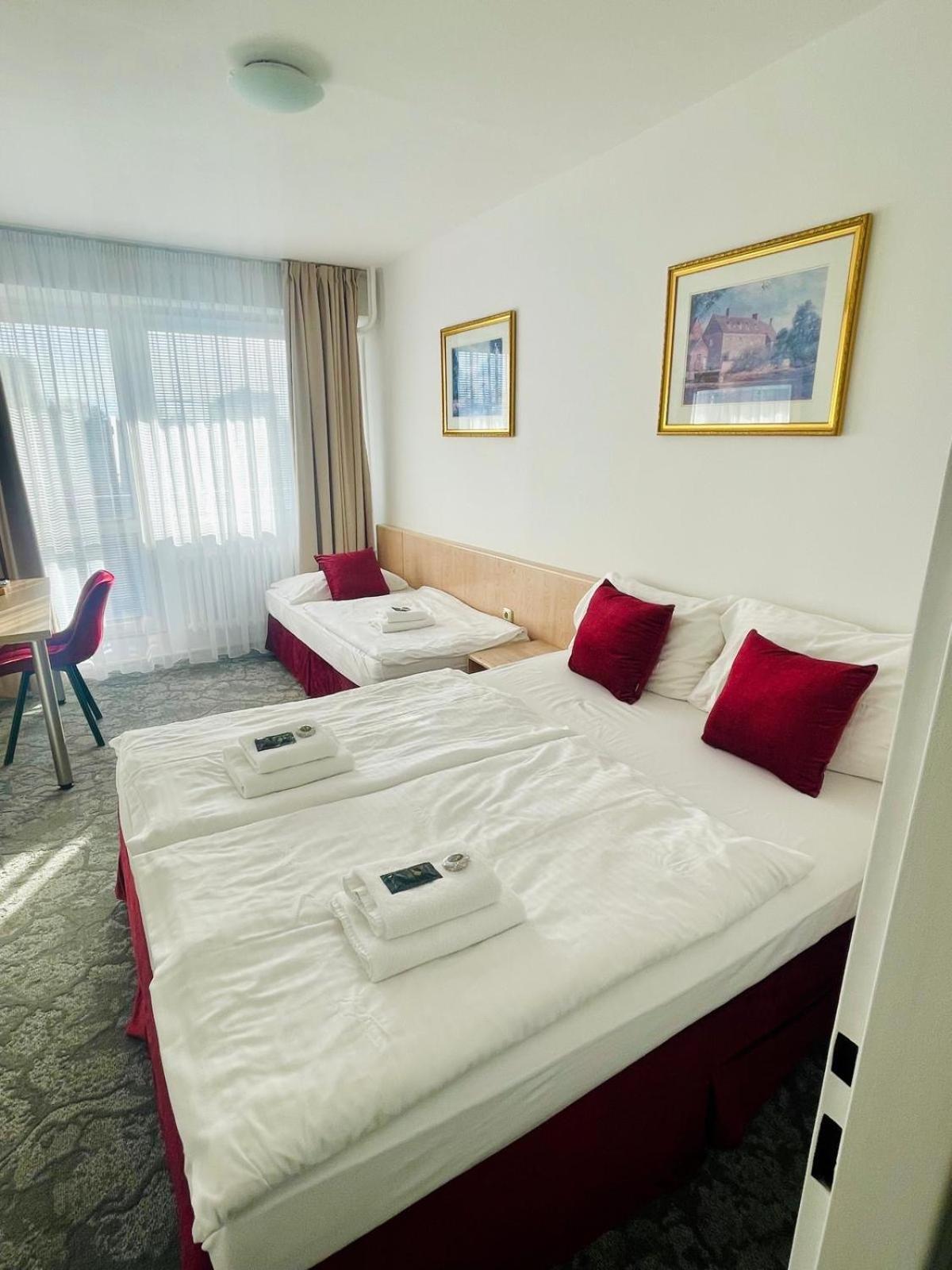 Deluxe Triple Room,1730073363:JPEG