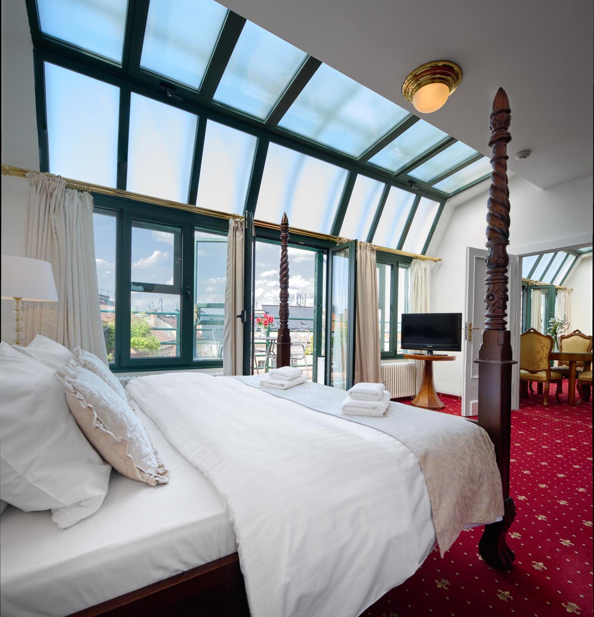 Suite (2-3 Adults)