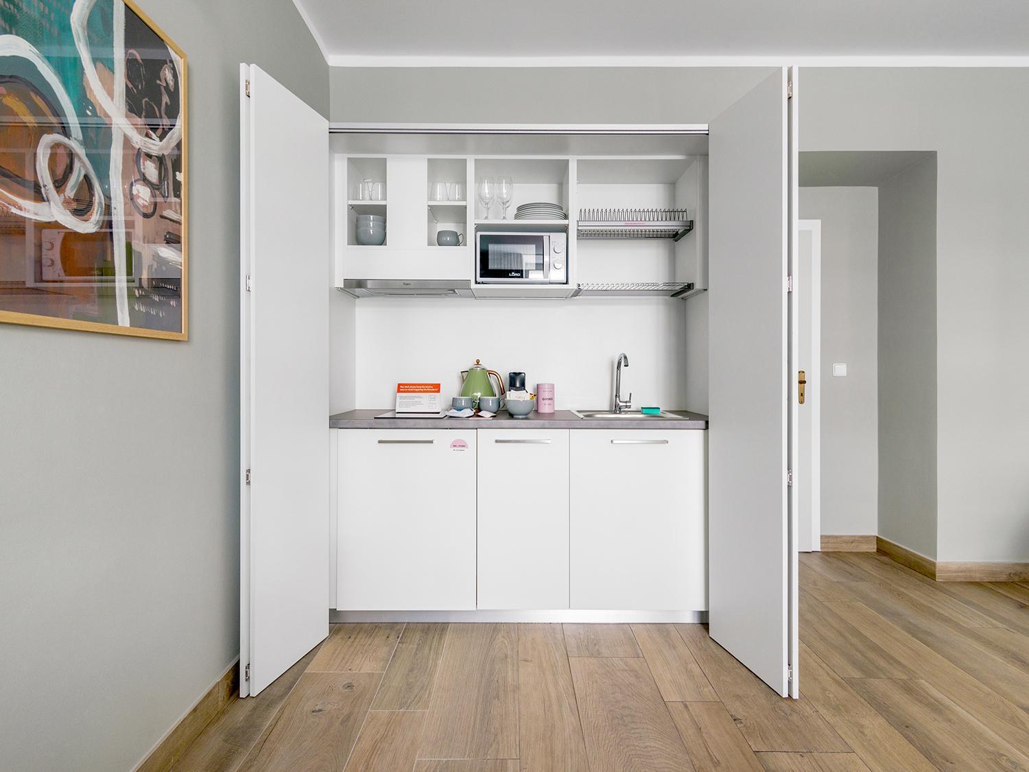 Extra Large Studio Kitchenette