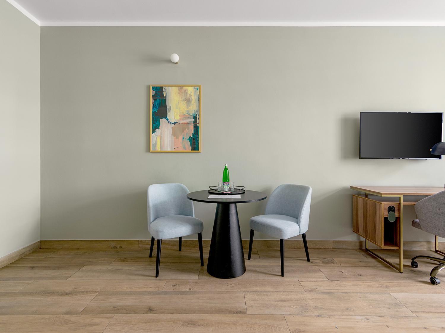 Extra Large Studio Kitchenette