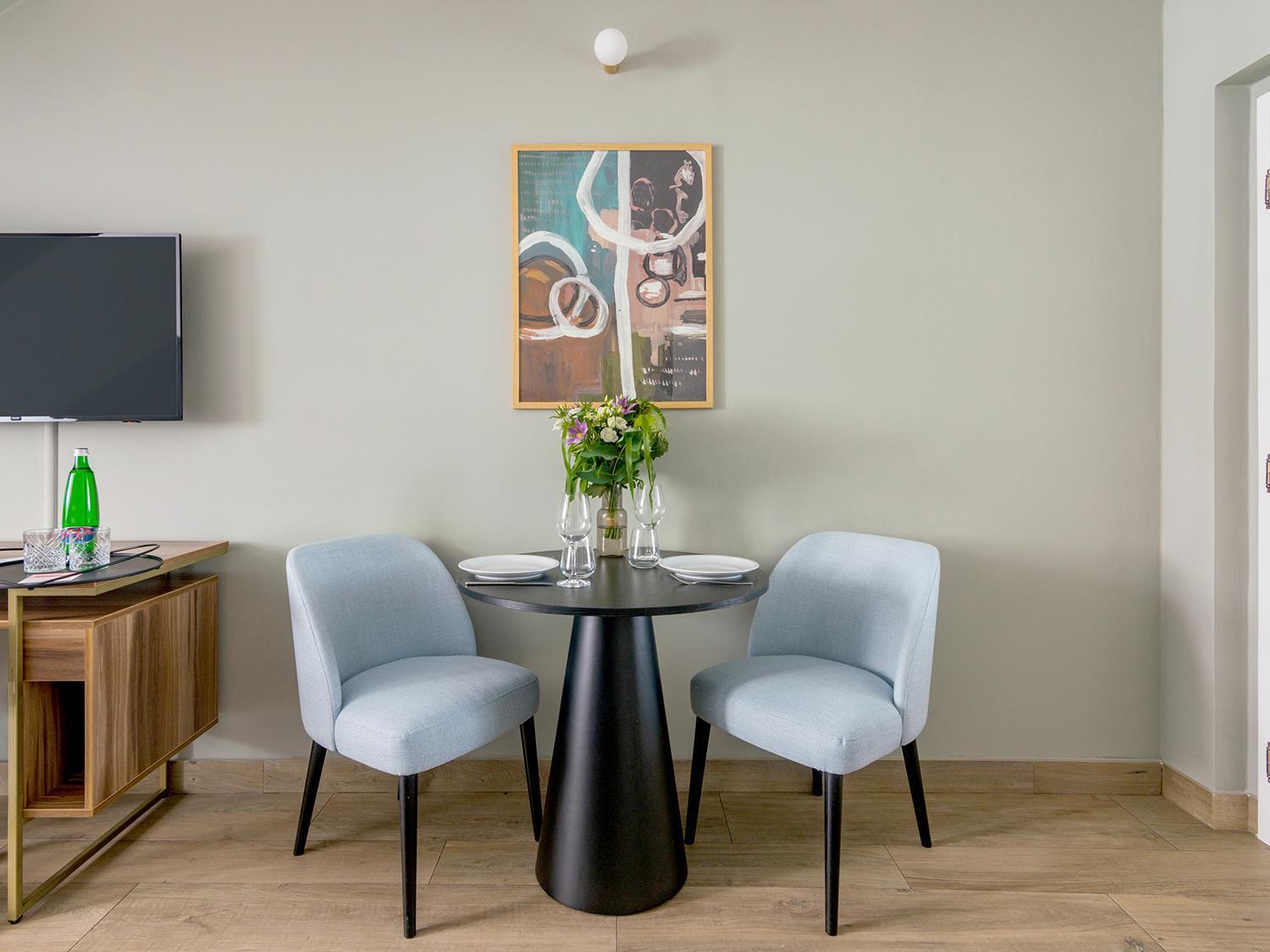 Extra Large Studio Kitchenette