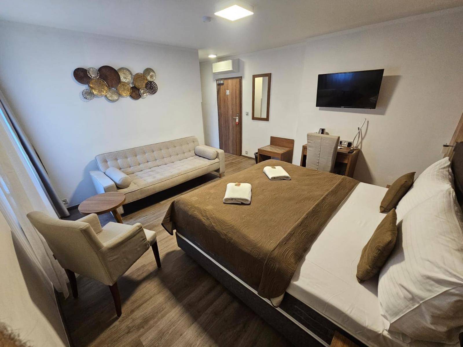 Deluxe King Room