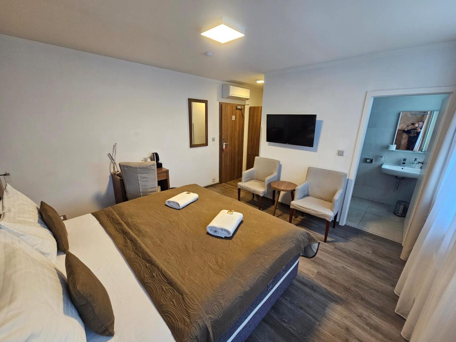 Deluxe King Room