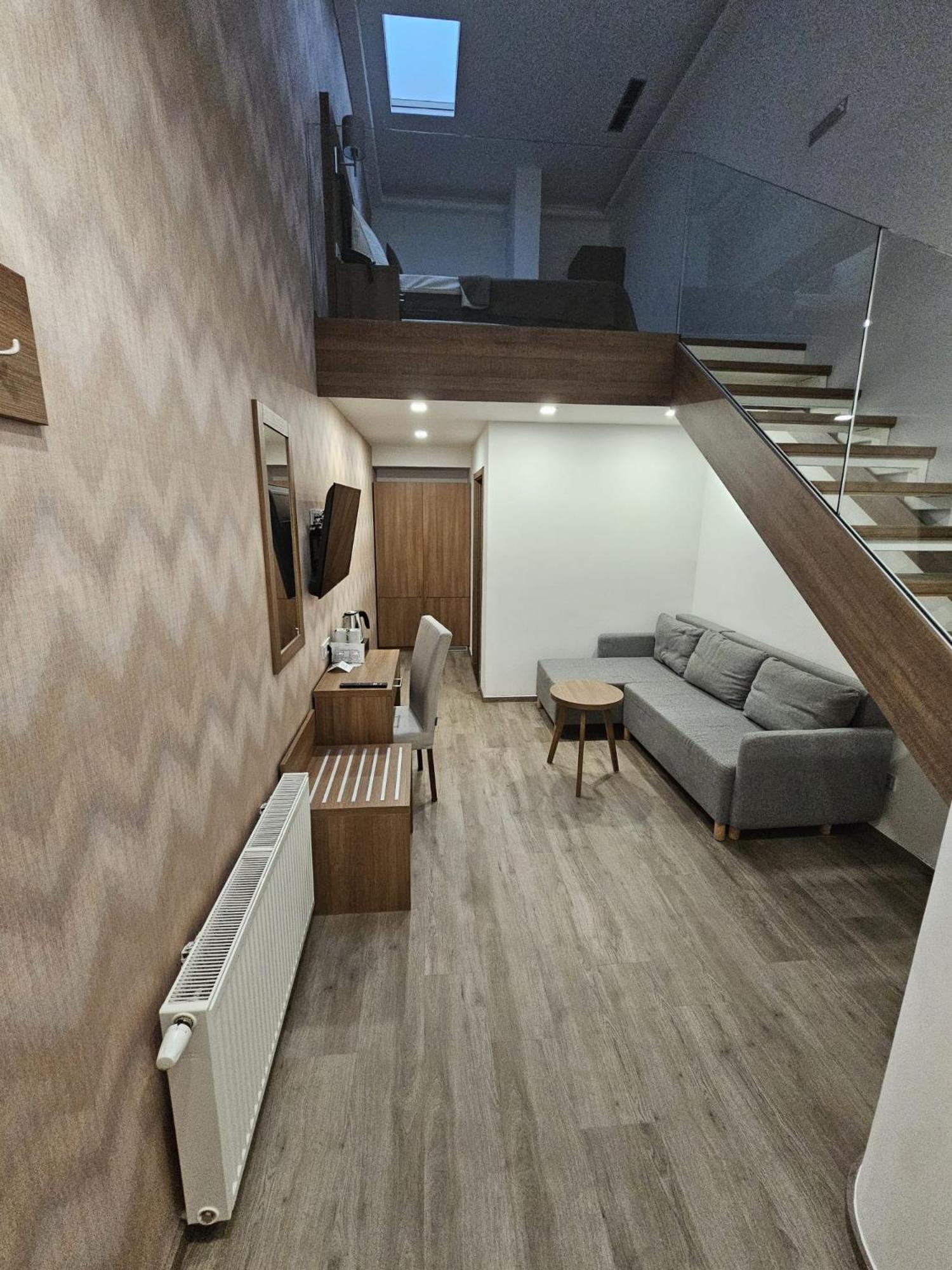 Studio Split Level