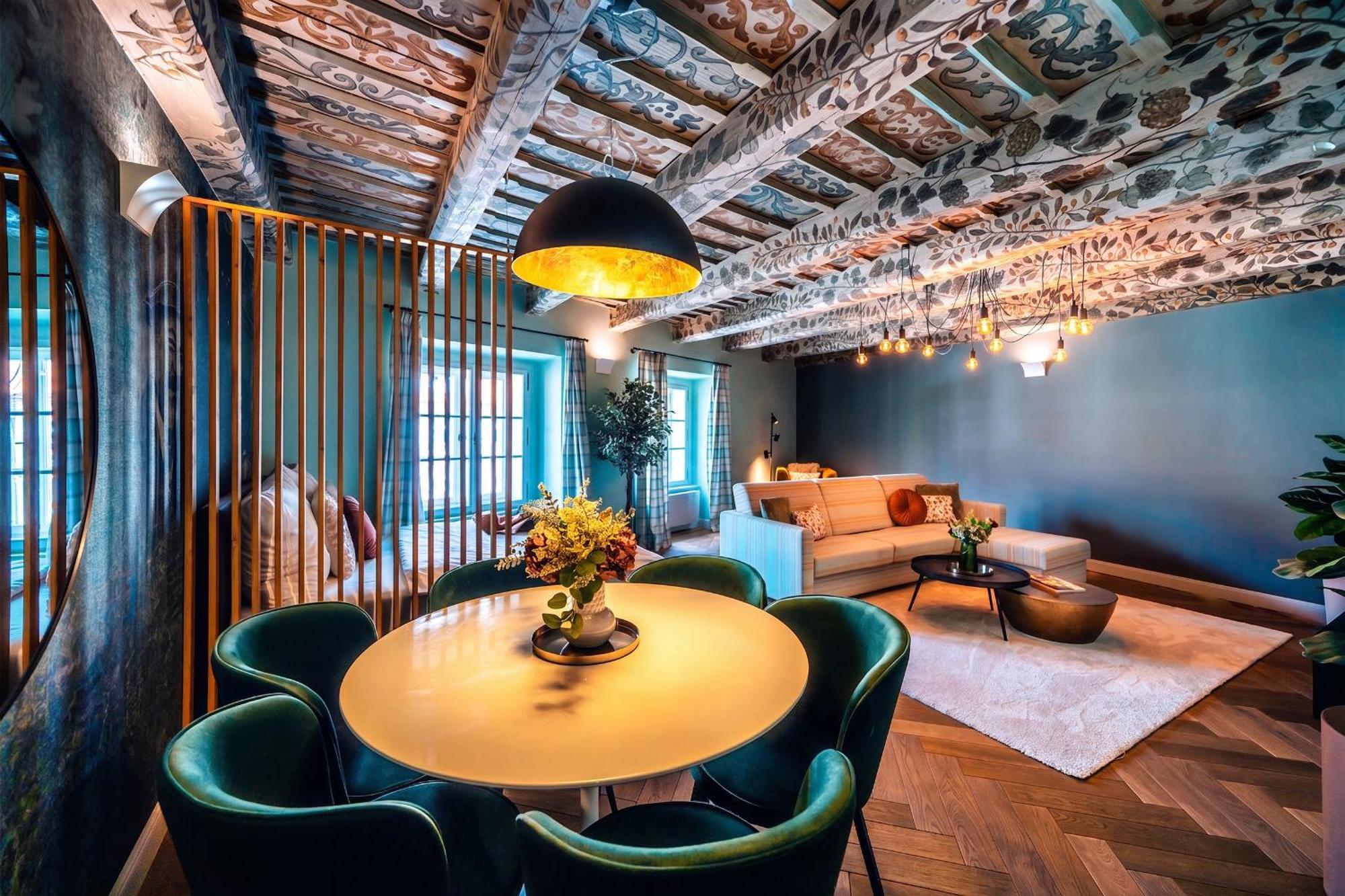 Deluxe Apartment