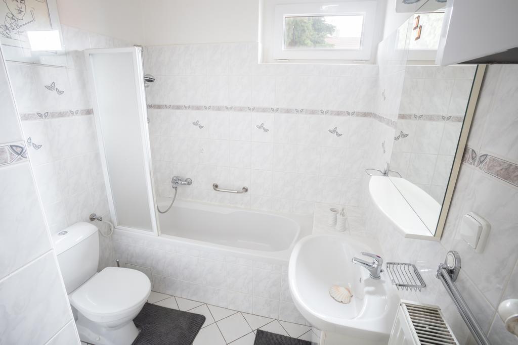 Two-Bedroom House,190449577:JPEG