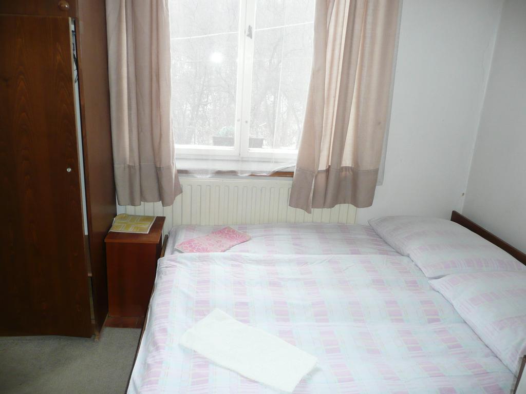 One-Bedroom Apartment,211497428:JPEG