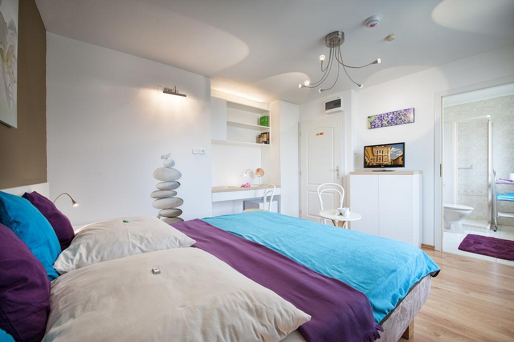 Double Room with Free Parking - Ground Floor,216365984:JPEG