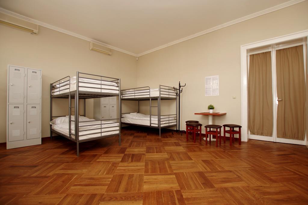 Cama em Dormitório com 14 Camas