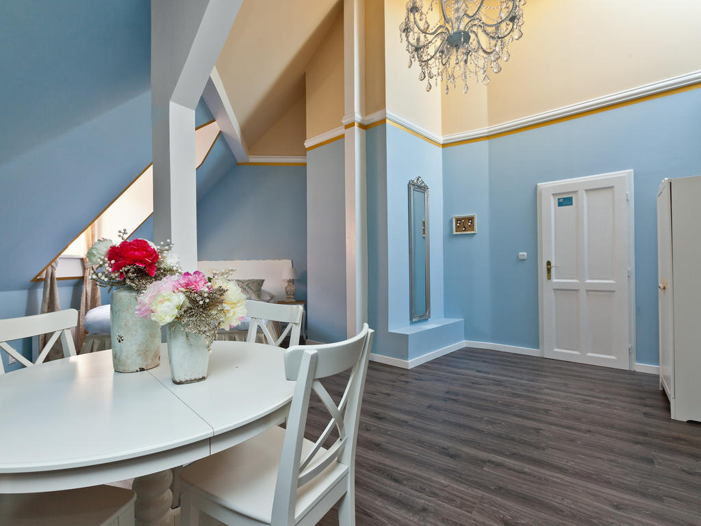 Deluxe Family Studio (4 Adults),247378189:JPEG