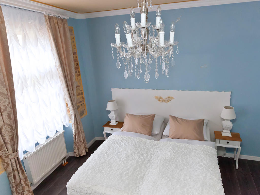 Executive Studio (3 Adults),249063785:JPEG