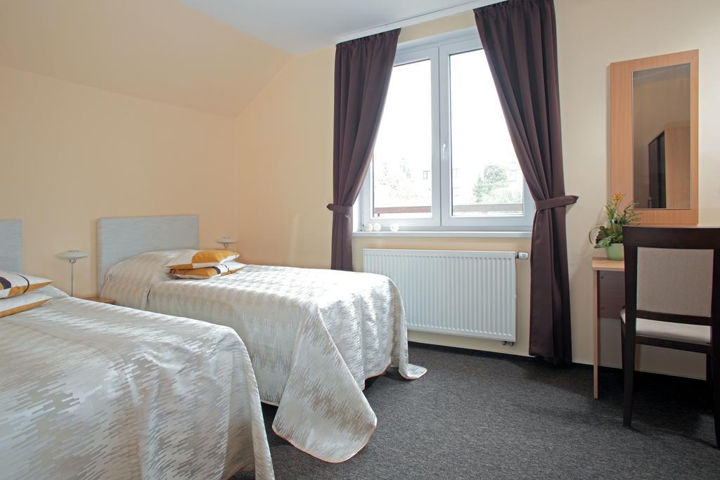 Three-Bedroom Apartment Terrace,253661737:JPEG