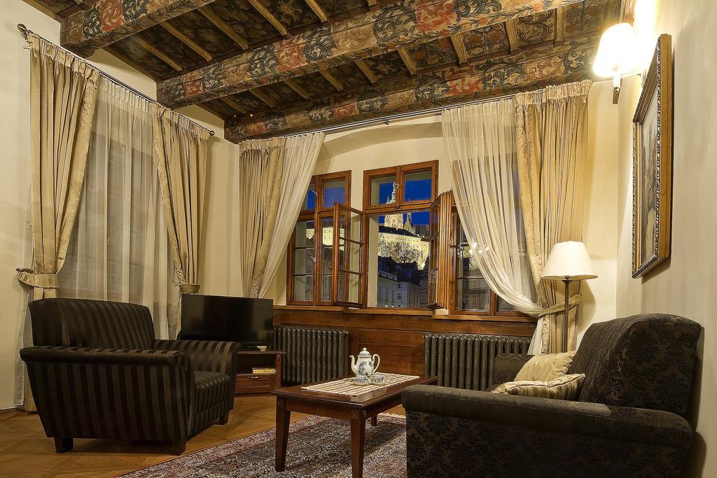 2-Bedroom Apartment with Prague Castle View,270646265:JPEG