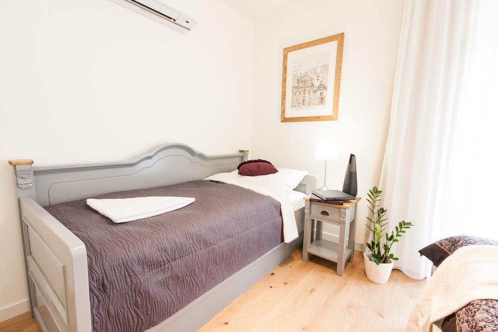 Apartamento de 4 dormitorios con balcón