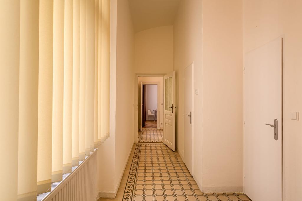 One-Bedroom Apartment,413774082:JPEG