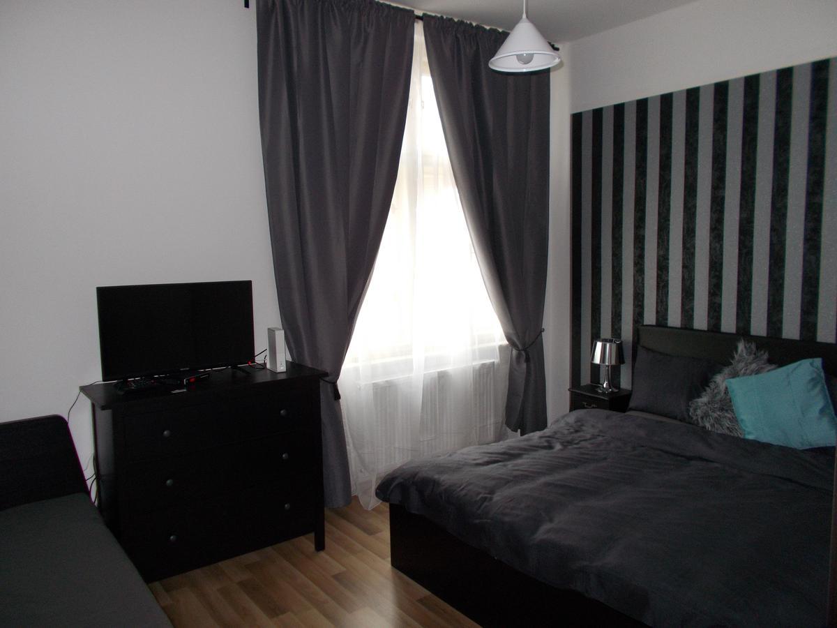Two-Bedroom Apartment,546798600:JPEG