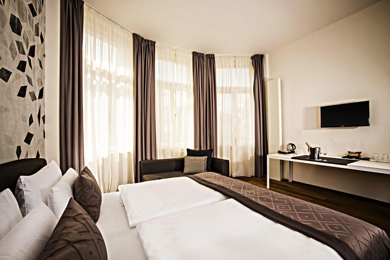 Superior Double or Twin Room Square View