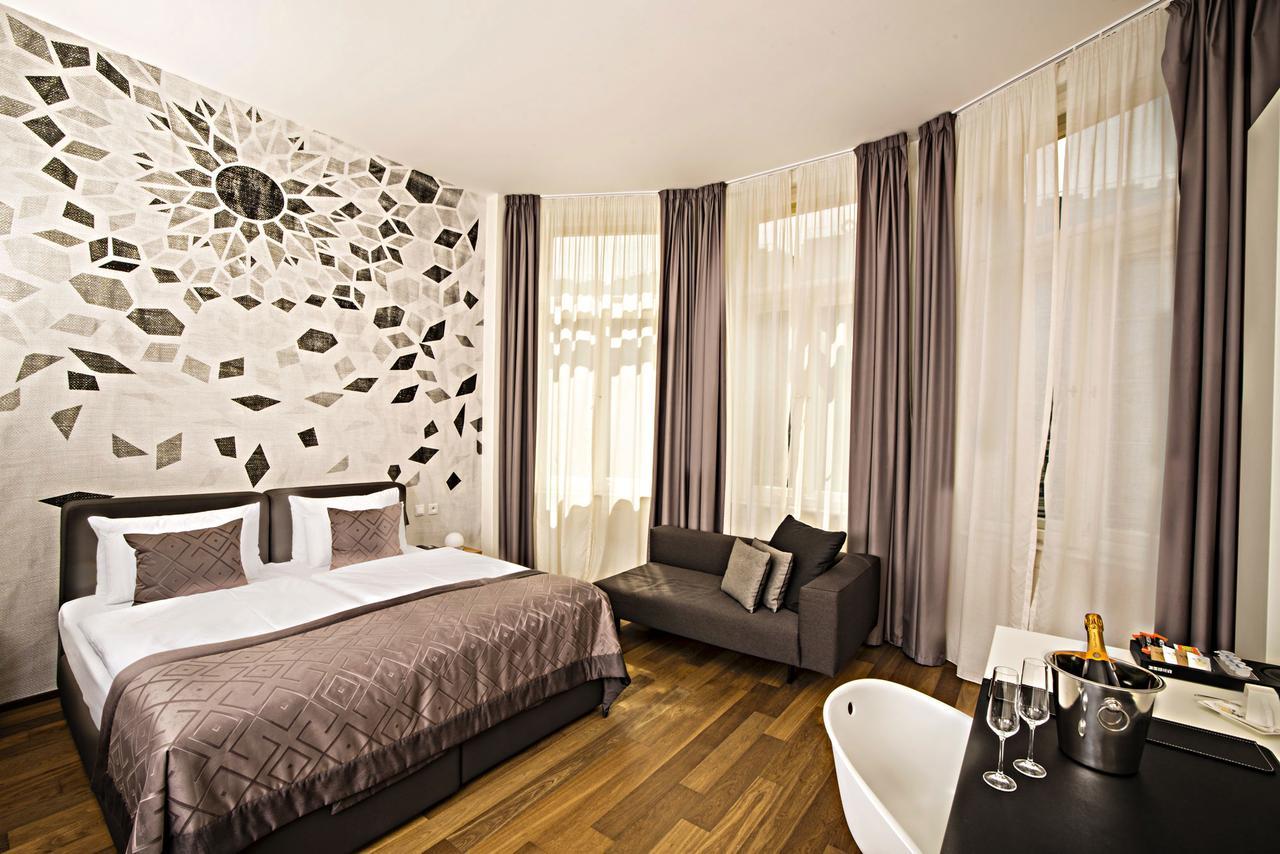 Superior Double or Twin Room Square View