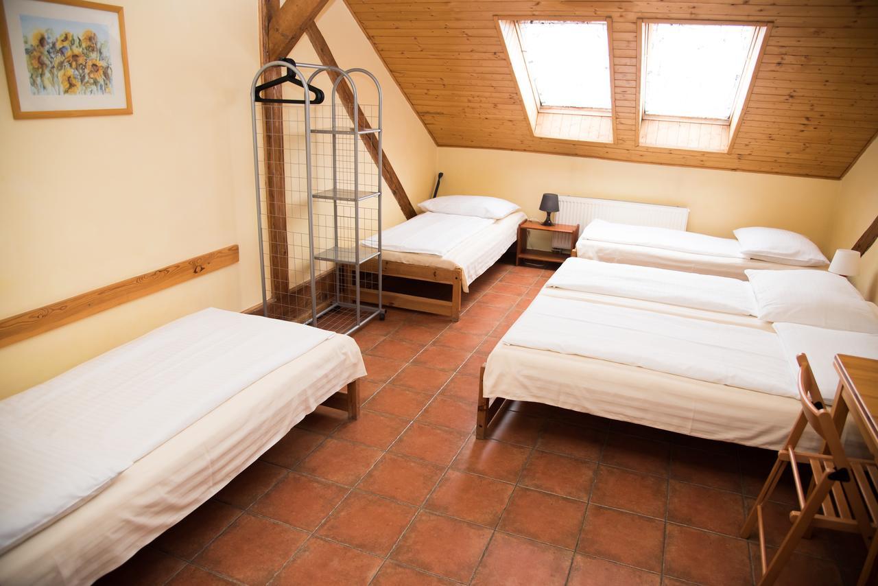 Quarto Quíntuplo com Banheiro Compartilhado