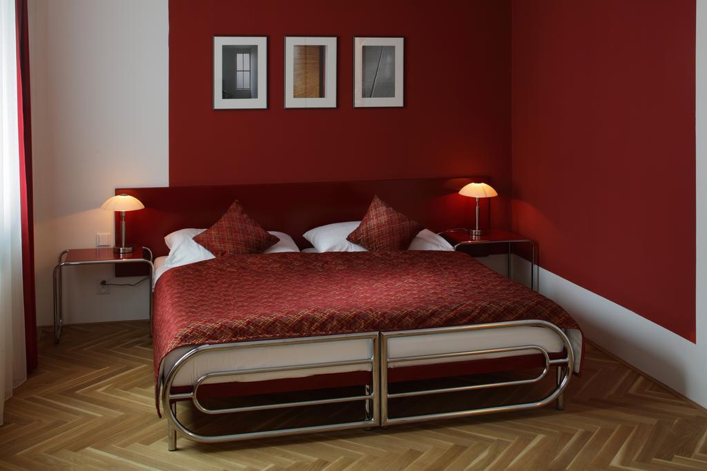 Single Room,117848626:JPEG