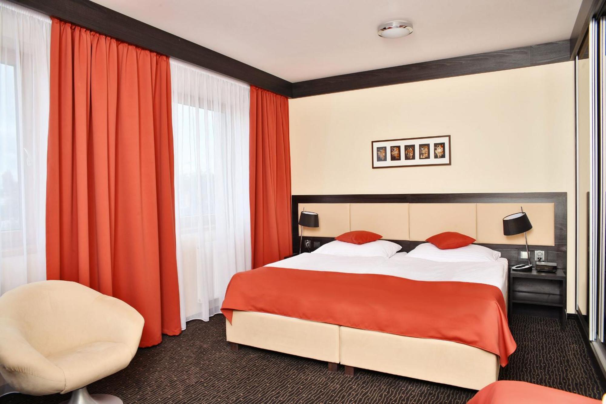 Double or Twin Room,139148088:JPEG