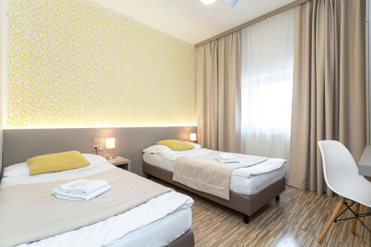 Double or Twin Room,696724242:JPEG