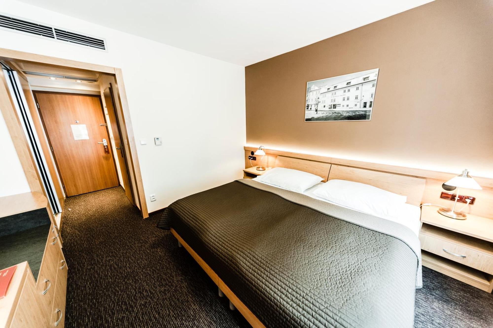 Double or Twin Room,706894396:JPEG
