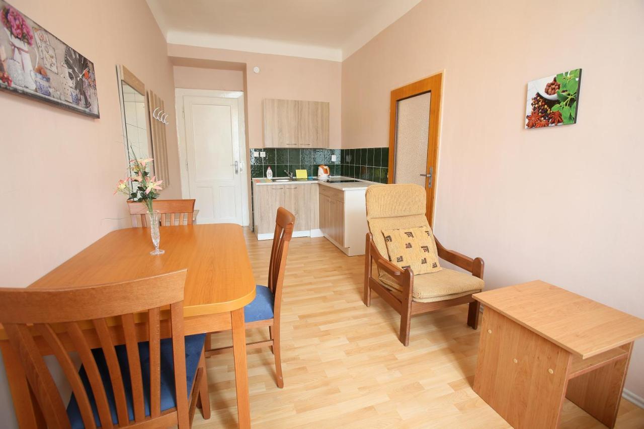 Apartamento Junior con cocina y baño compartido