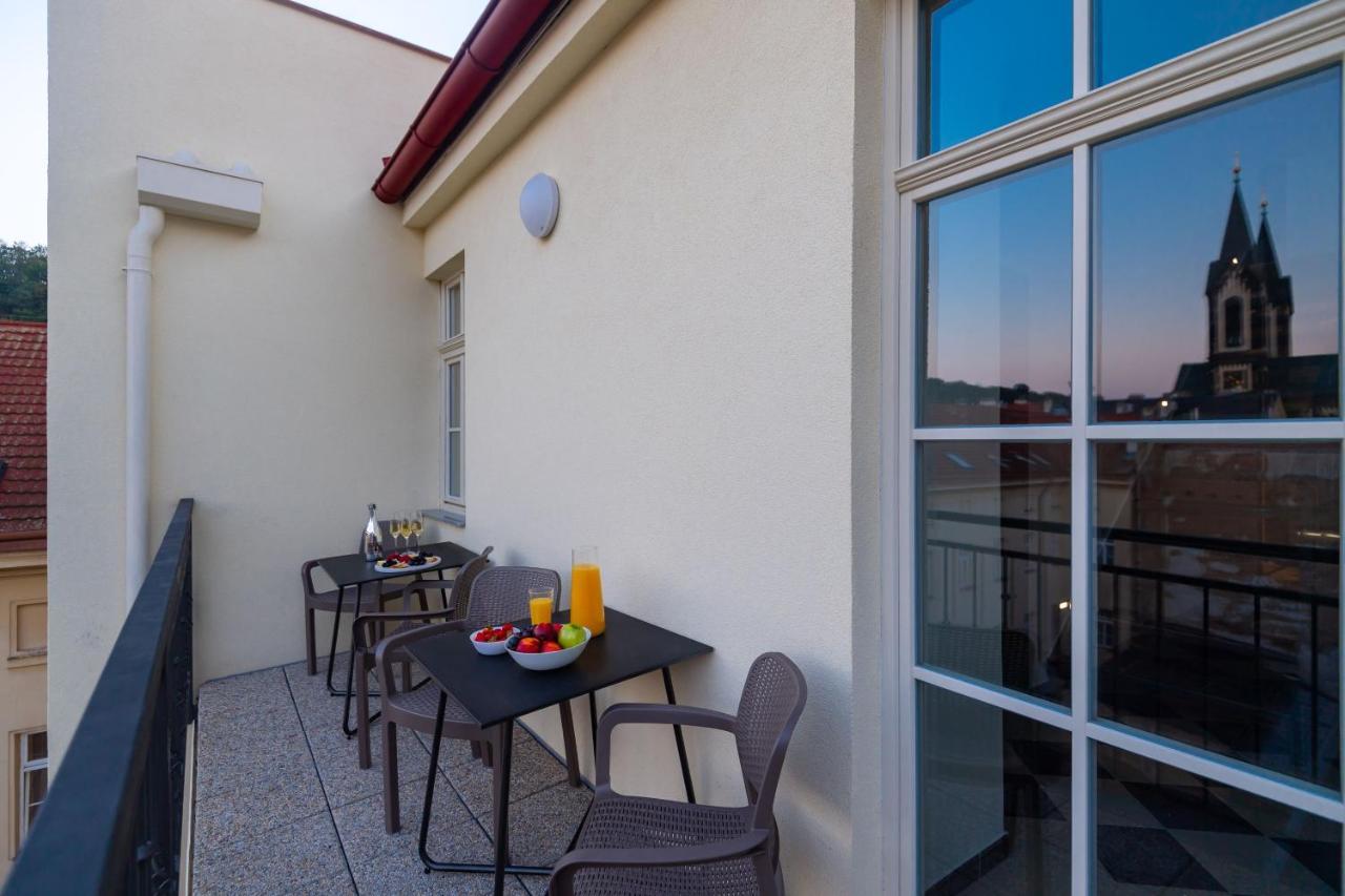 Deluxe One Bedroom Apartment Balcony,1546459693:JPEG