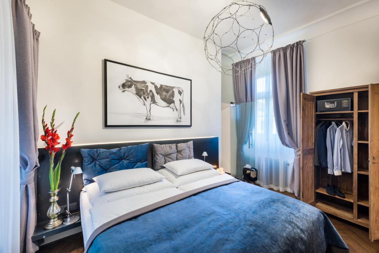 One-Bedroom Apartment,823674242:JPEG