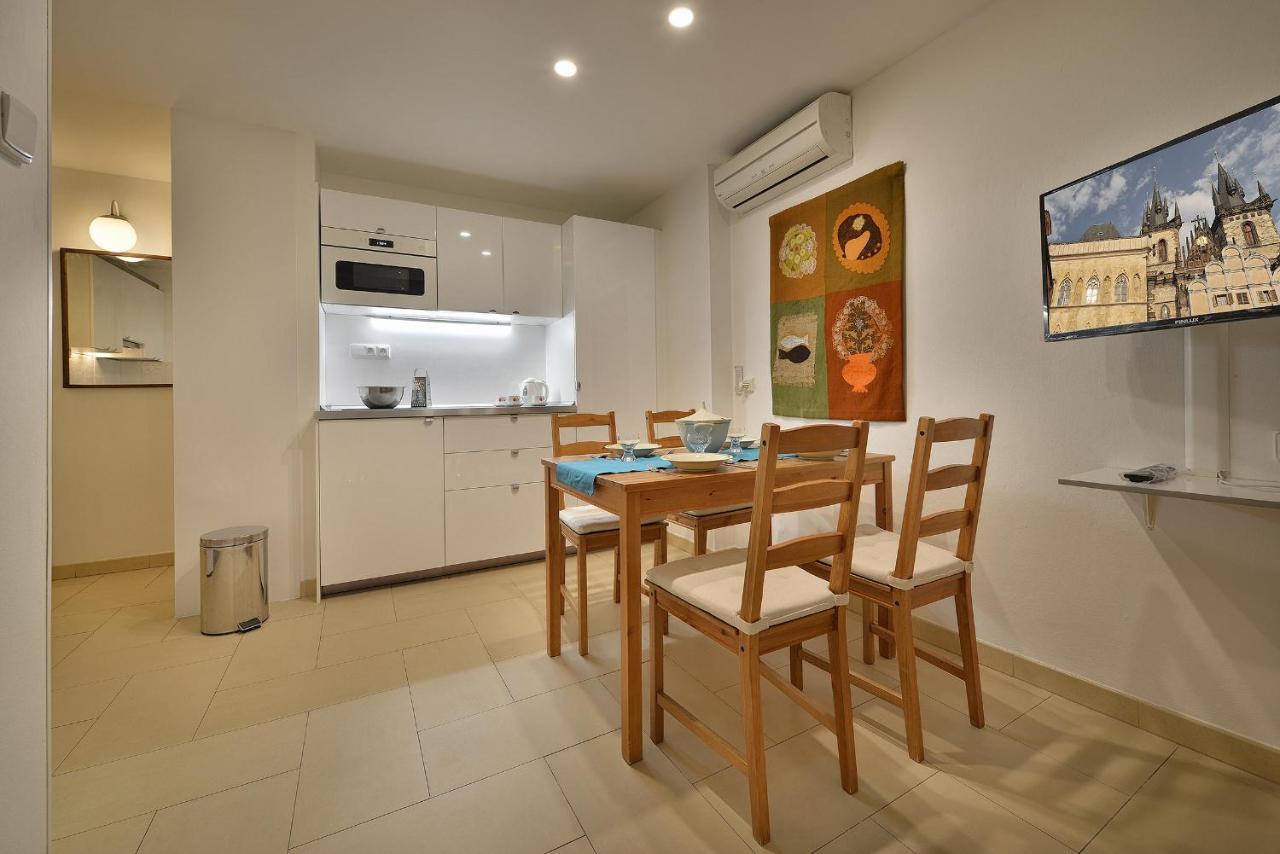 Studio - Split Level with Free Parking,770217646:JPEG