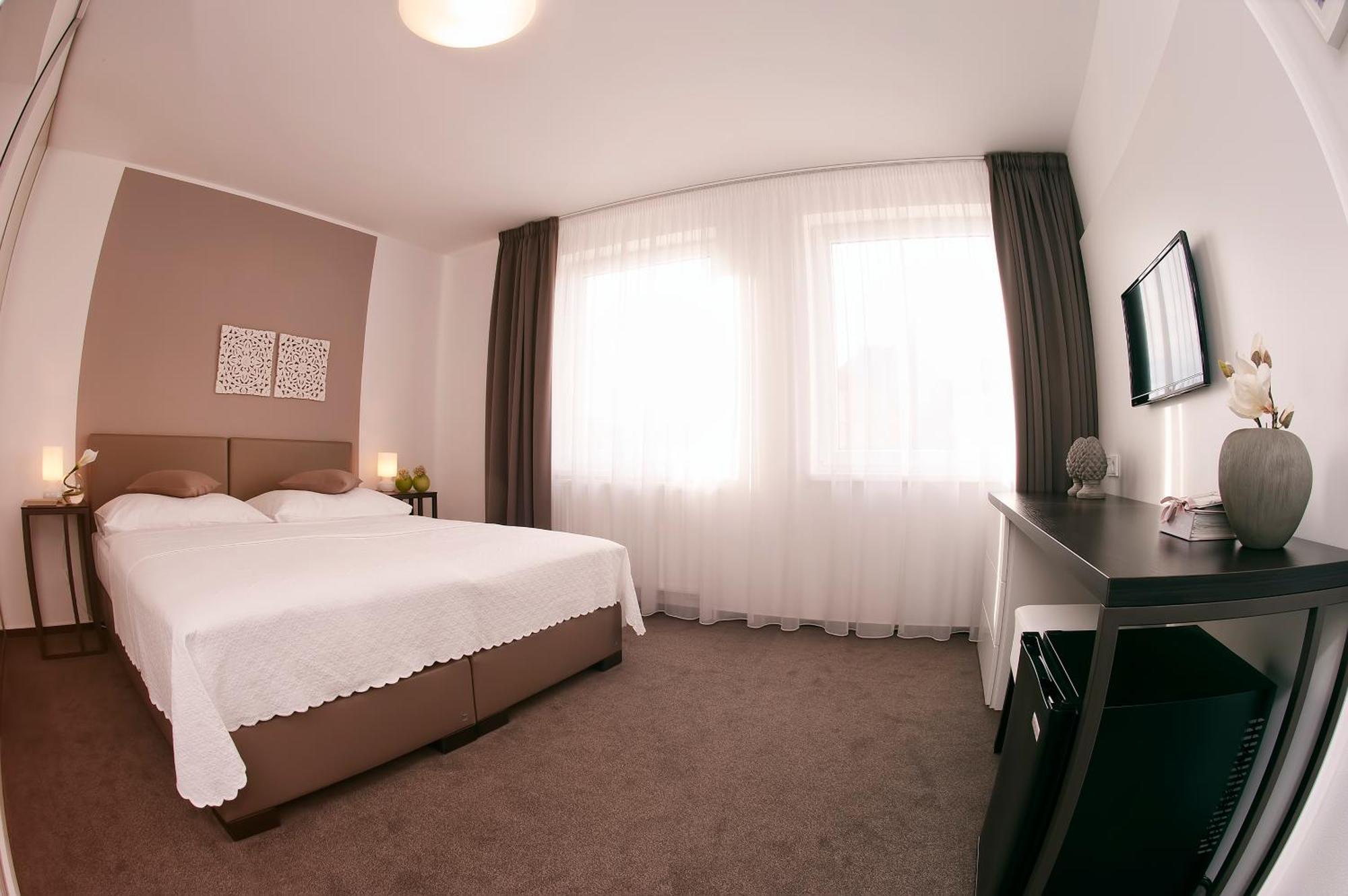 Double Room Ensuite Deluxe,707569921:JPEG