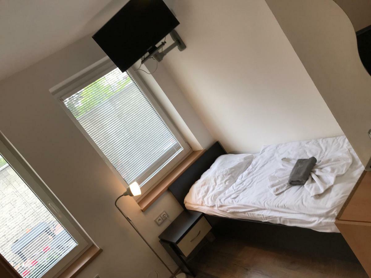 Economy Triple Room