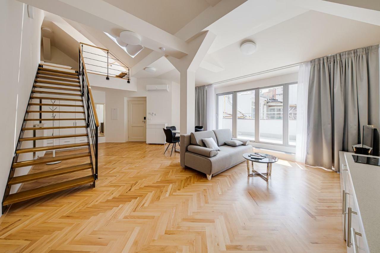 Apartment Split Level,811753512:JPEG