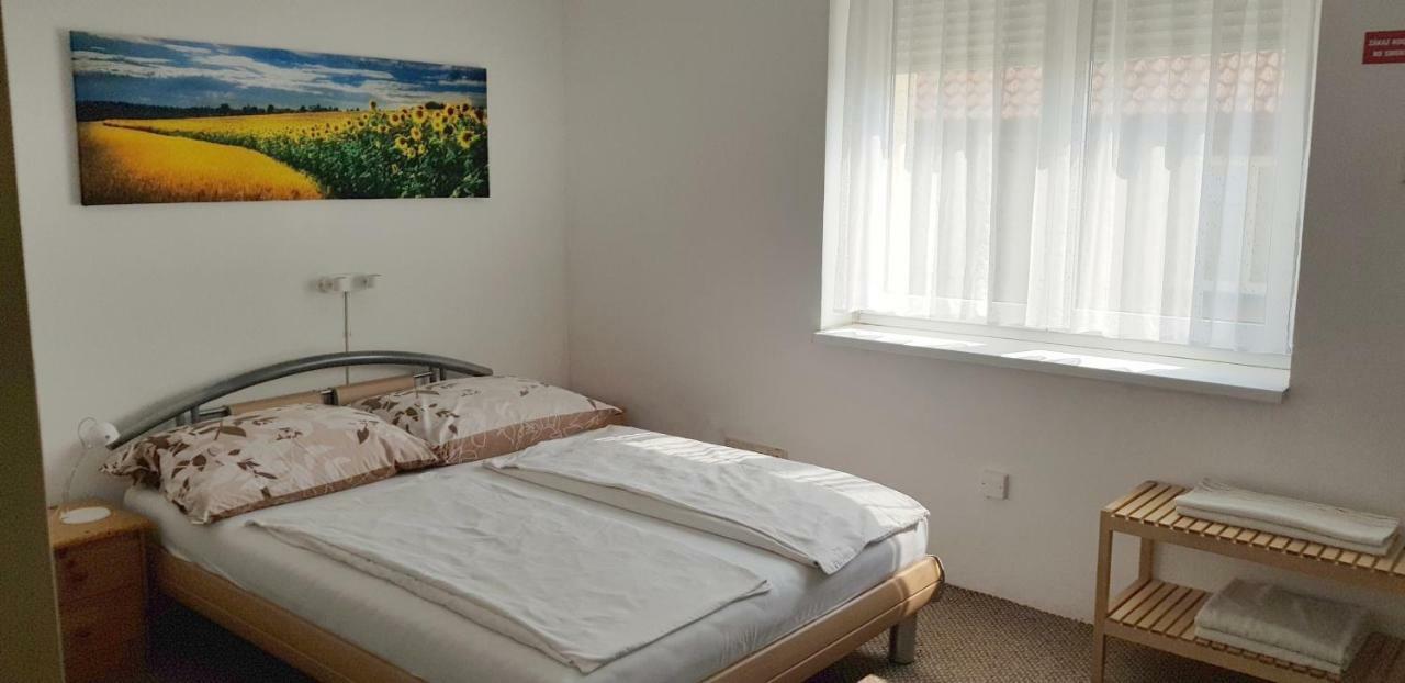 Doppel- oder Zweibettzimmer