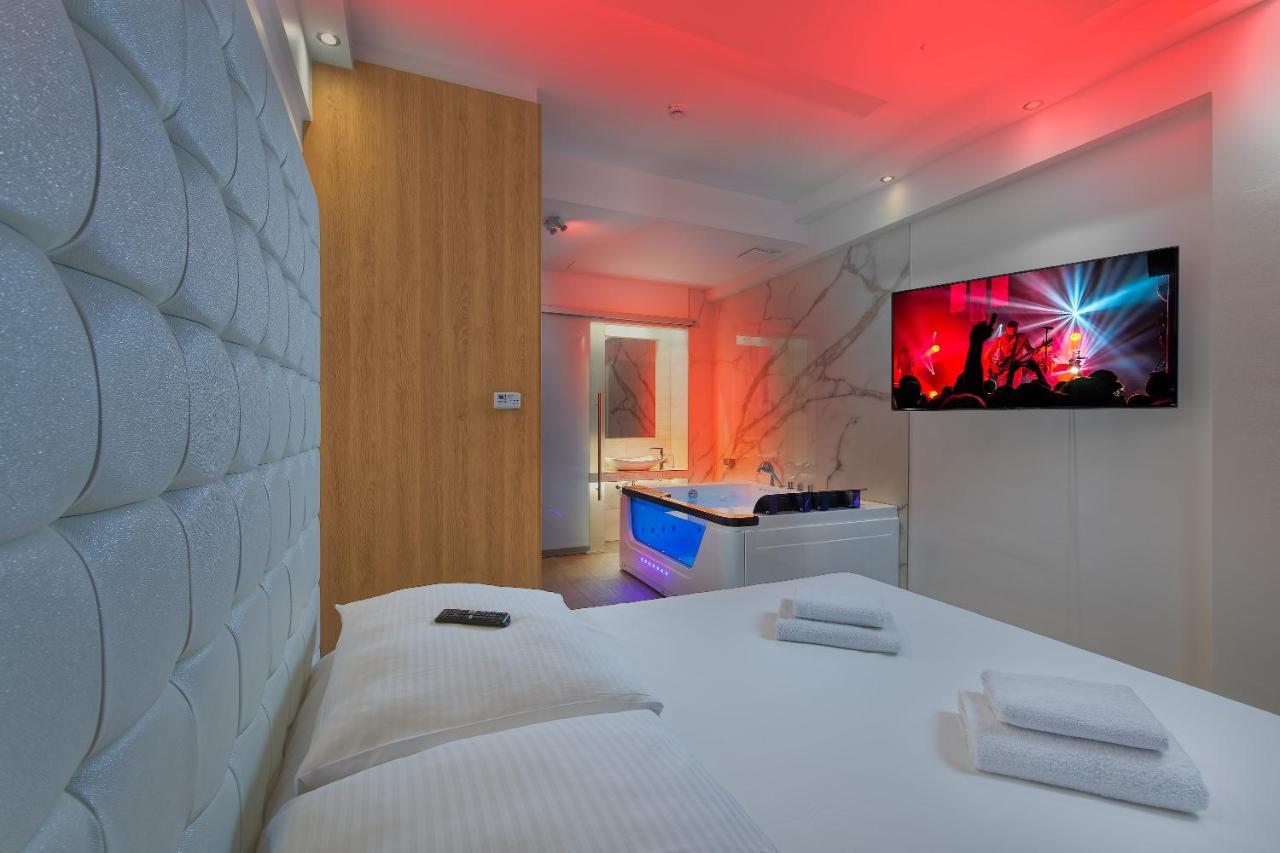 Wellness Room Private Jacuzzi,925822606:JPEG