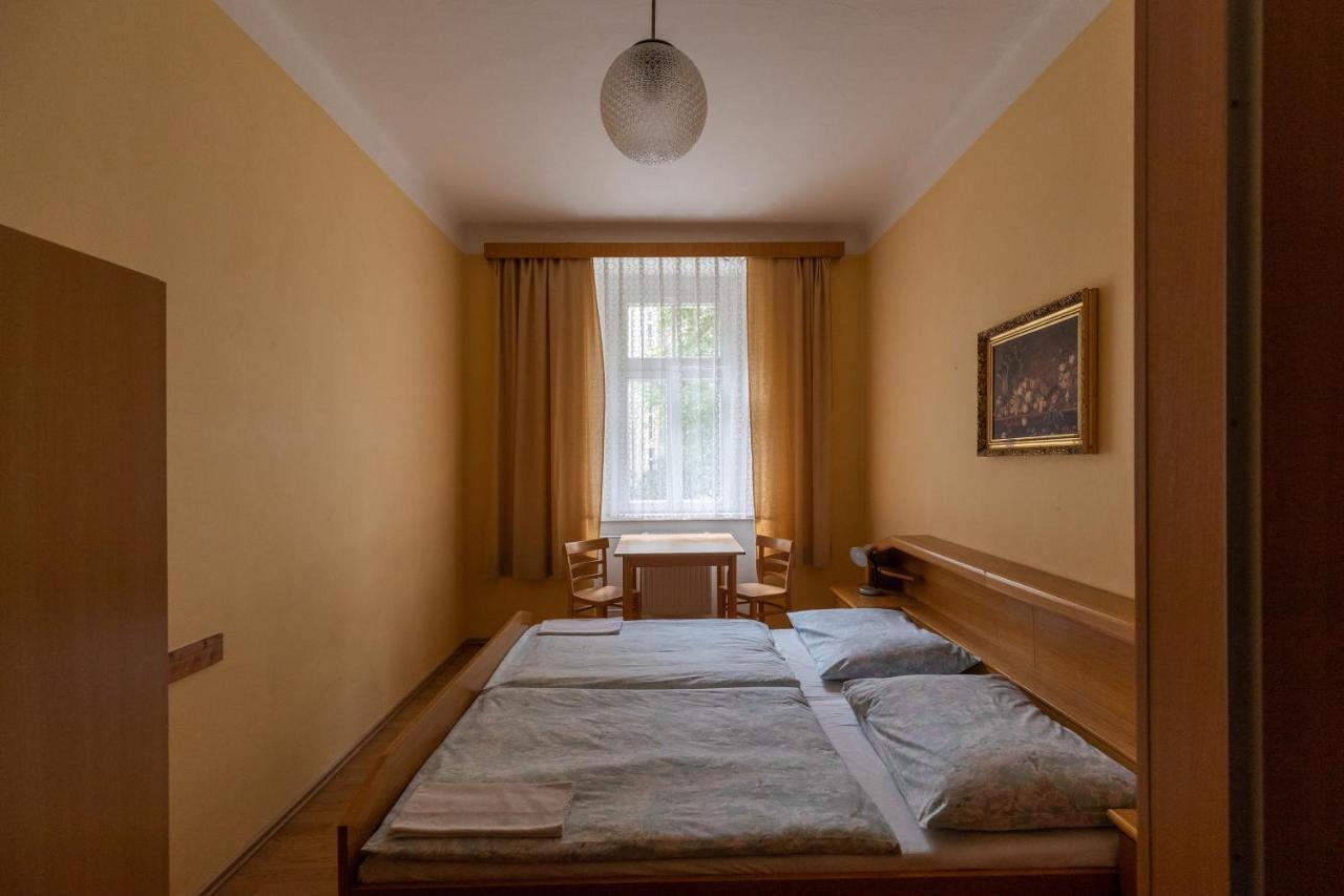 Habitación Doble con ducha privada y aseo compartido