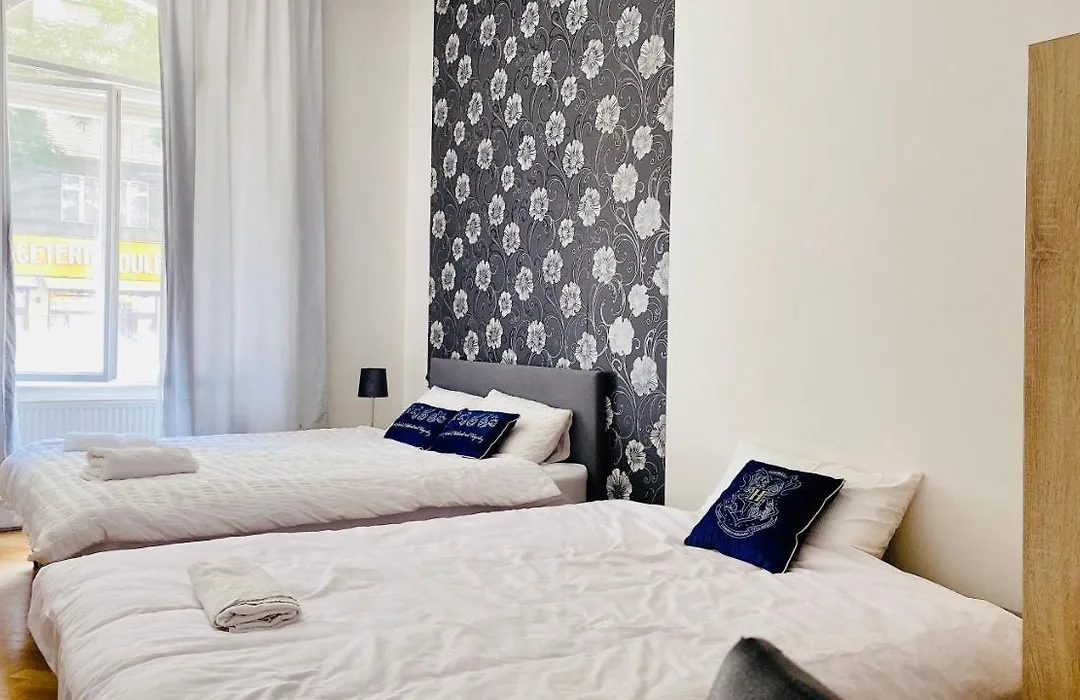 Hotel Room In Praha 2 Square-1