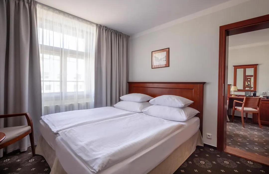 Hotel Lunik-1