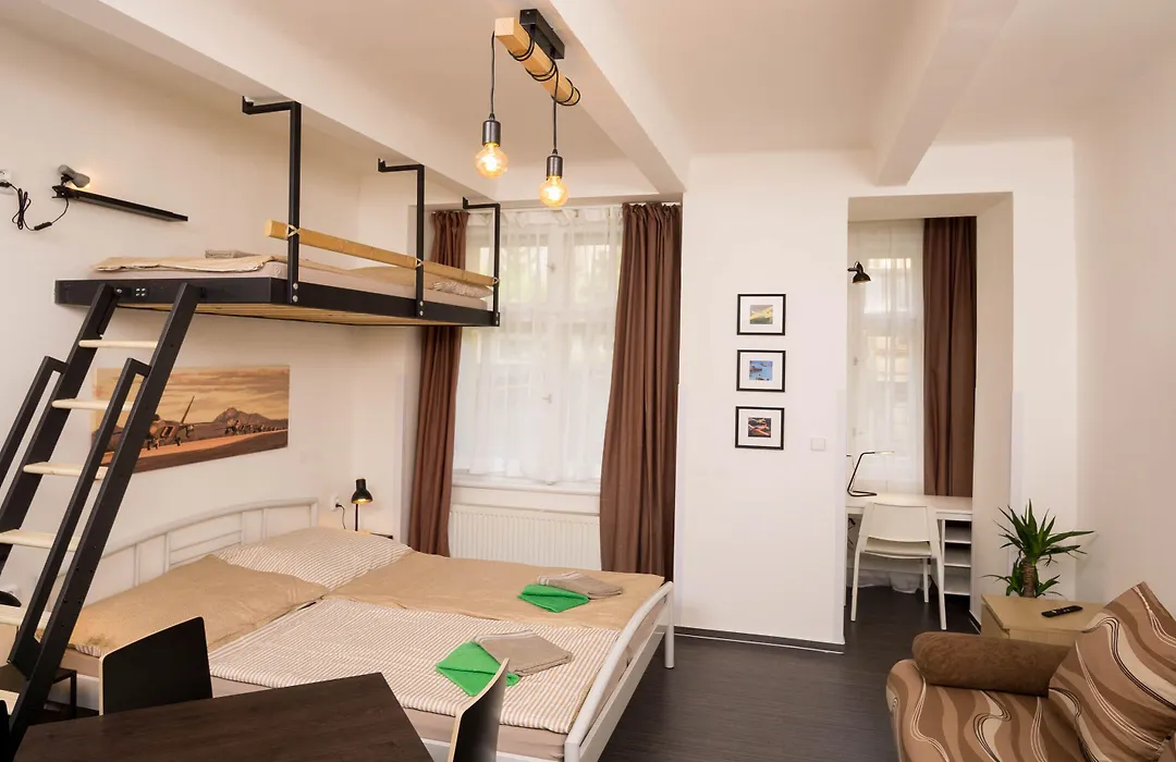 Flying Bed Apartment Close To Prague Castle And Airport-1