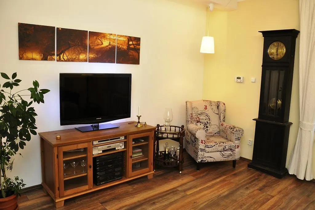 Atmospheric Quiet Apartment-1