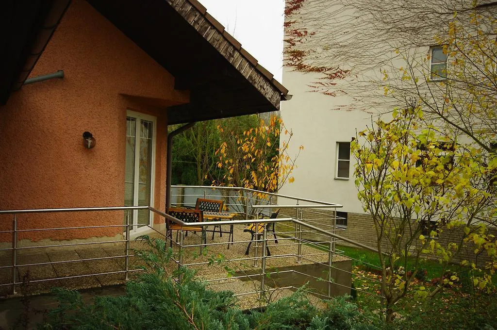 Cozy Gardens Apartments In Prague-1